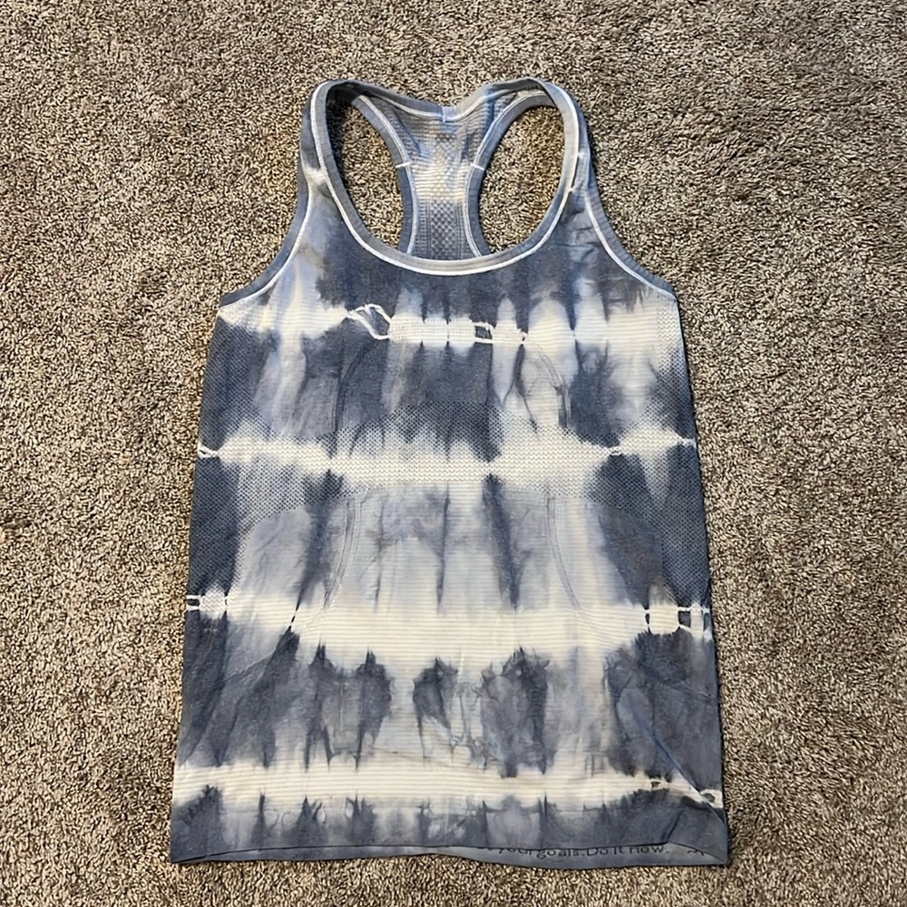 Lululemon racerback tank top. Blue and white tie die. Size 6
